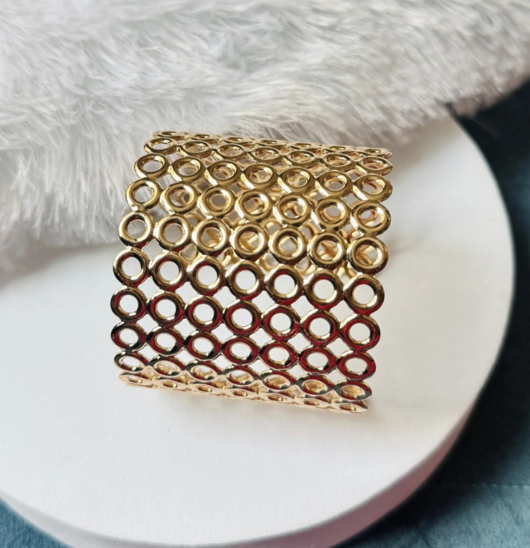 Screenshot_20260106_141049_Google Broad circles bracelet - Image 1