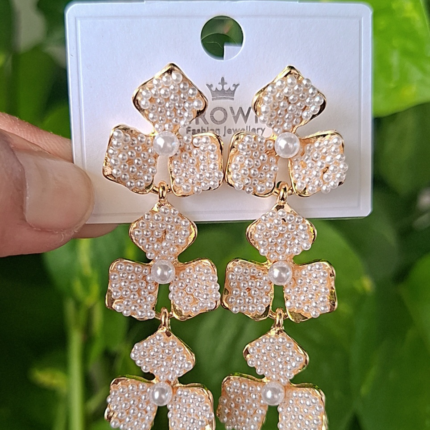 Pearl flower earrings