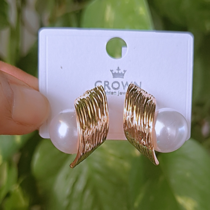 Pearls n Gold statement earring