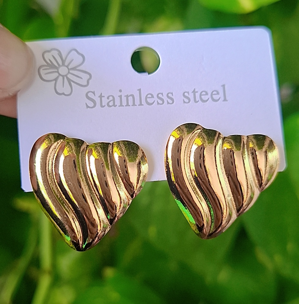 Snapchat-1264465022 Golden Heart Earrings - Image 1