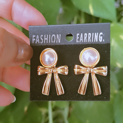 Bow with Pearl earring