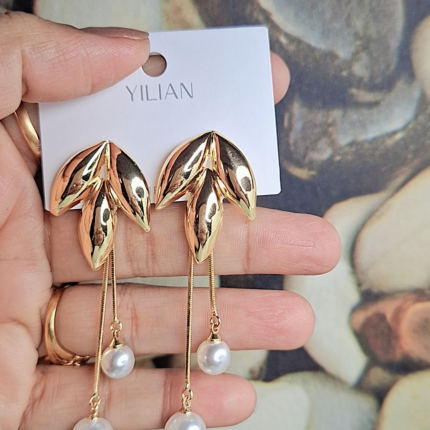 Statement inverted leaf  with pearl hangings