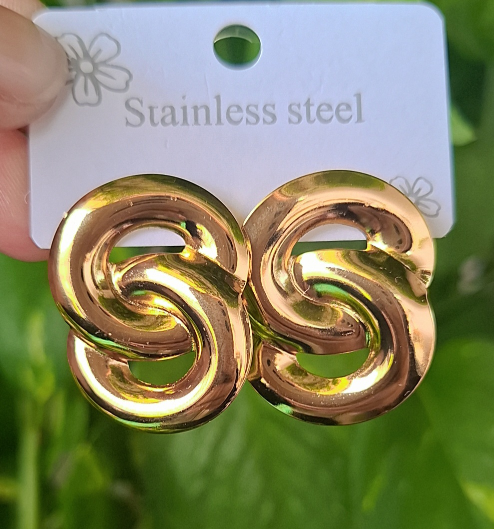 Snapchat-151869634 Golden Statement Earring - Image 1