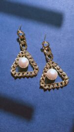 Statement long triangle Earring with pearls - Image 2