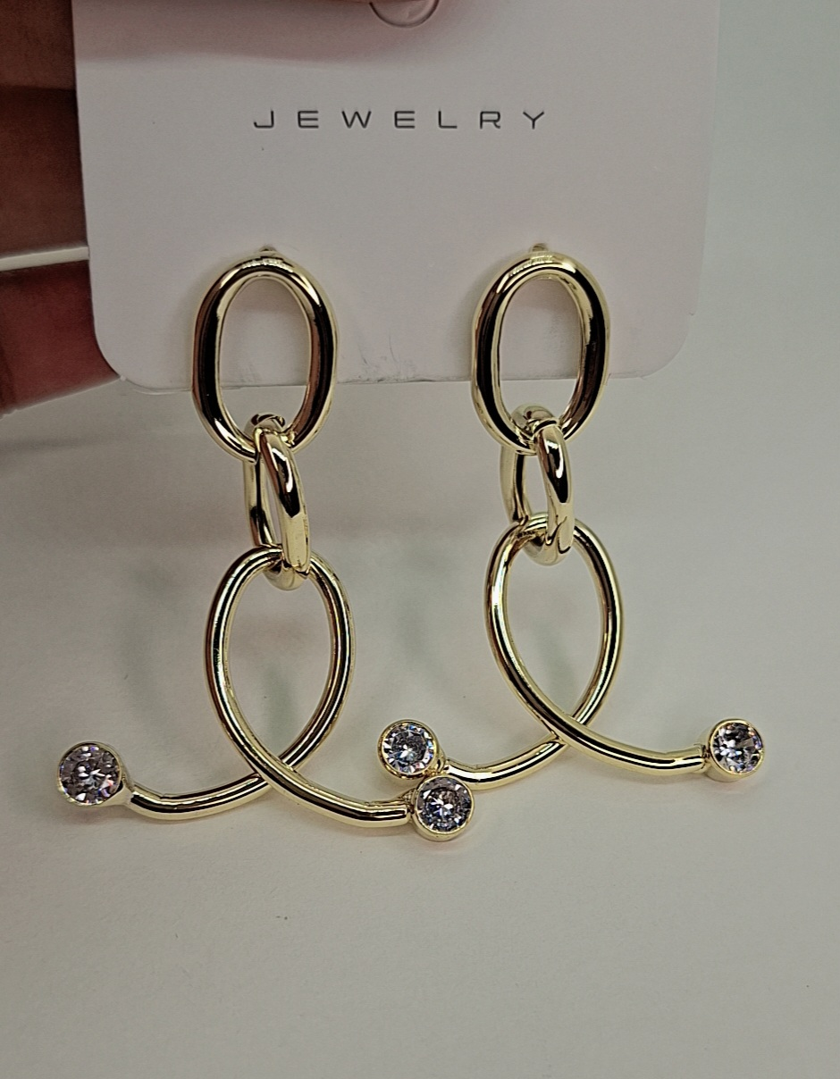 Snapchat-1737658191 long statement earrings - Image 1