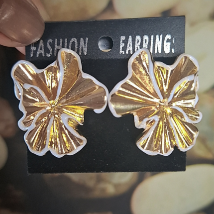 white flower earring