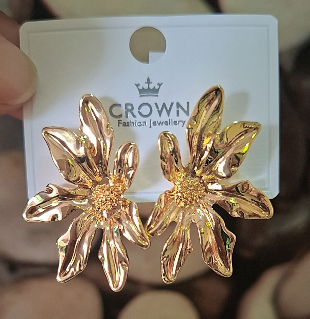 Snapchat-659610112 Golden Hibiscus Flower - Image 1